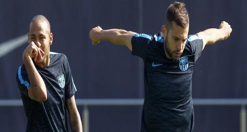 ألبا يترك معسكر إسبانيا بعد تعرضه للإصابة